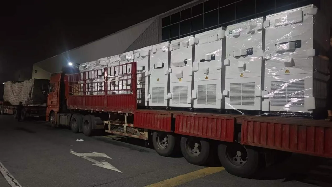 261 kWh liquid-cooled energy storage cabinets loaded for overseas delivery